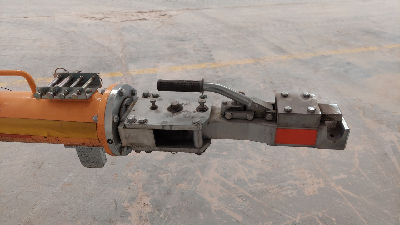 Towbar A220 JMS - 지상 지원 장비 : 사진 5 Towbar A220 JMS - 지상 지원 장비 : 사진 5