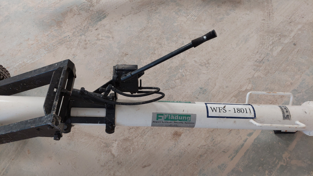 Towbar FSST F70/F100 Fladung - 지상 지원 장비 : 사진 5 Towbar FSST F70/F100 Fladung - 지상 지원 장비 : 사진 5