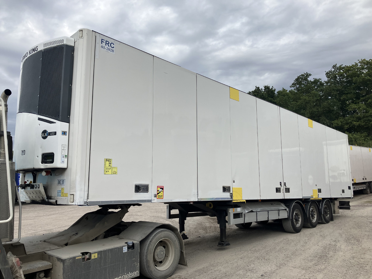 EKERI REEFER OPENSIDE - DOUPLESTOCK - HUCKEPACK - 냉동 세미 트레일러 : 사진 1 EKERI REEFER OPENSIDE - DOUPLESTOCK - HUCKEPACK - 냉동 세미 트레일러 : 사진 1