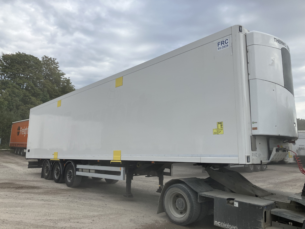 EKERI REEFER OPENSIDE - DOUPLESTOCK - HUCKEPACK - 냉동 세미 트레일러 : 사진 2 EKERI REEFER OPENSIDE - DOUPLESTOCK - HUCKEPACK - 냉동 세미 트레일러 : 사진 2