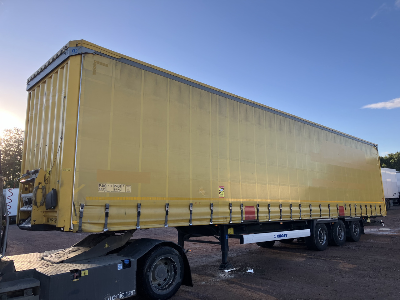 KRONE MEGA CURTAIN - LIFTING ROOF - HUCKEPACK - 커튼사이더 세미 트레일러 : 사진 1 KRONE MEGA CURTAIN - LIFTING ROOF - HUCKEPACK - 커튼사이더 세미 트레일러 : 사진 1
