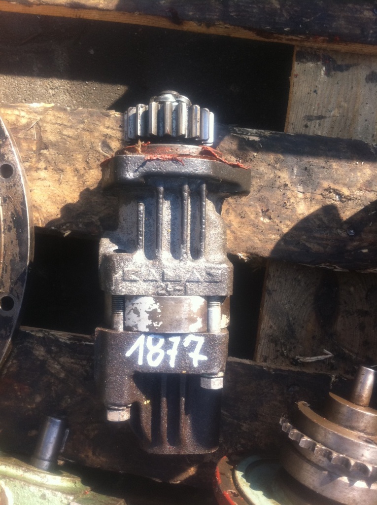 KAMAZ 24-1 5320-3407211 - 유압 펌프 건설기계 용 : 사진 1 KAMAZ 24-1 5320-3407211 - 유압 펌프 건설기계 용 : 사진 1