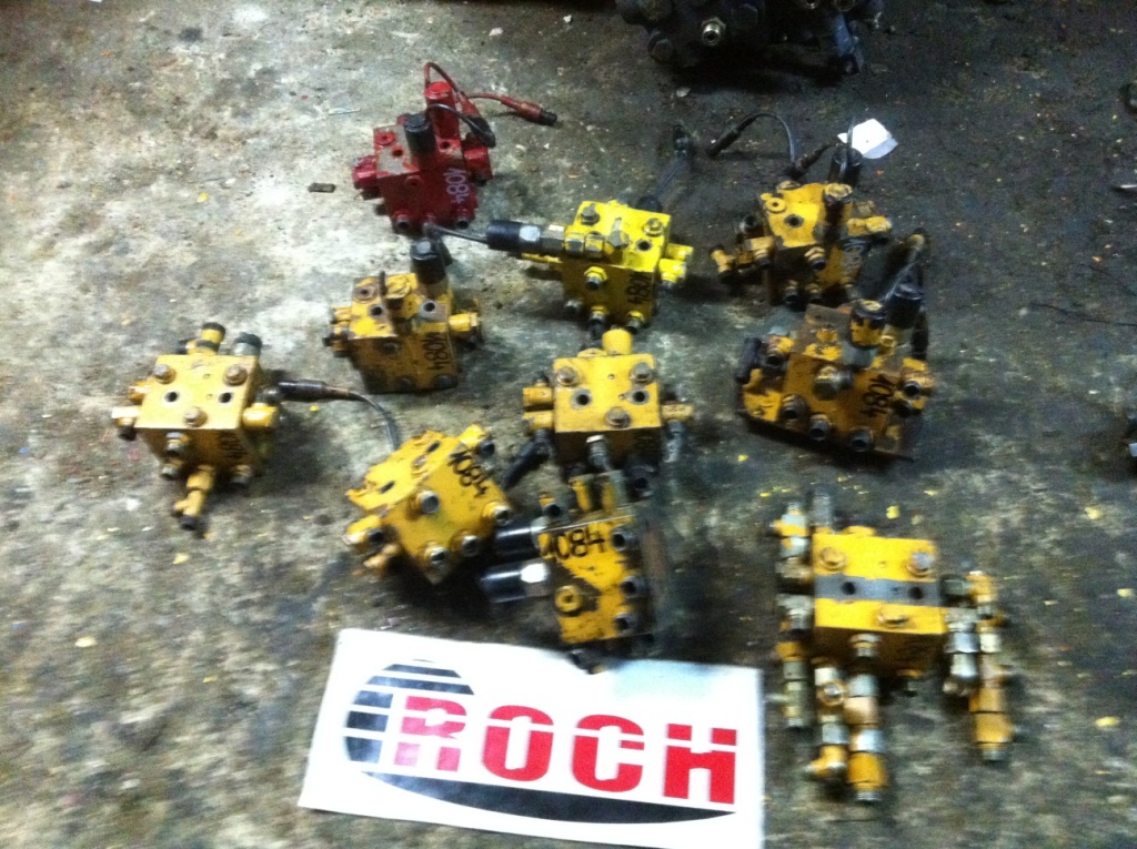 W3Z-1334 - 유압 밸브 굴착기 용 : 사진 1 W3Z-1334 - 유압 밸브 굴착기 용 : 사진 1