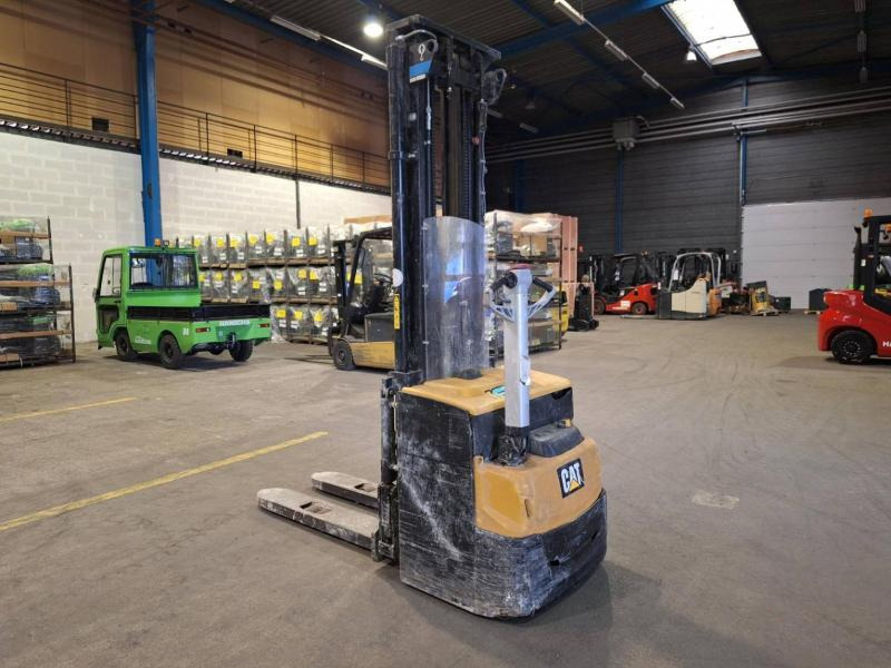 Caterpillar NSP16N2 - 스태커 : 사진 1 Caterpillar NSP16N2 - 스태커 : 사진 1