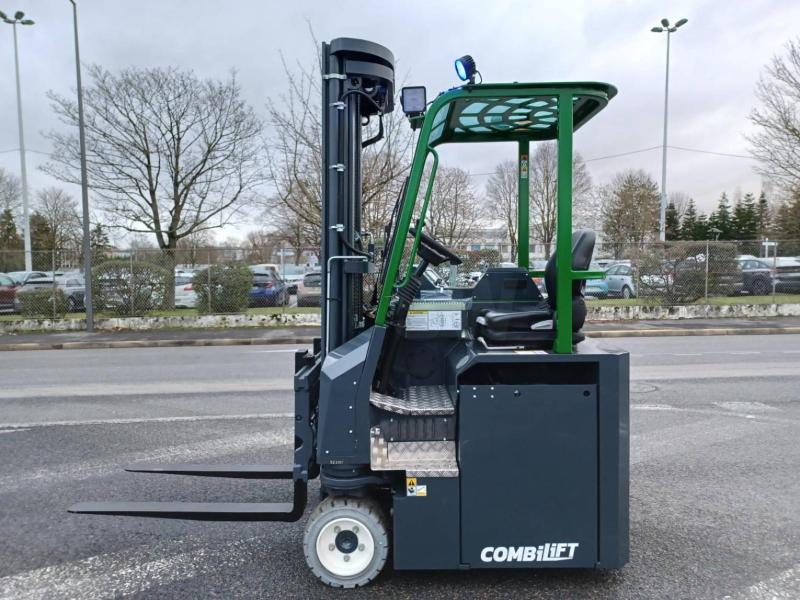 Combilift CBE3000 - 4방향 리치 트럭 : 사진 5 Combilift CBE3000 - 4방향 리치 트럭 : 사진 5