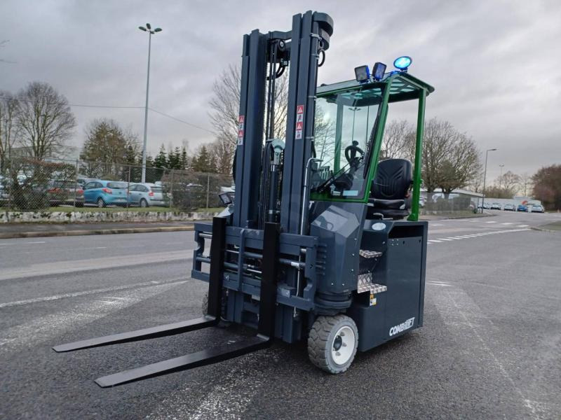 Combilift CBE3000 - 4방향 리치 트럭 : 사진 1 Combilift CBE3000 - 4방향 리치 트럭 : 사진 1
