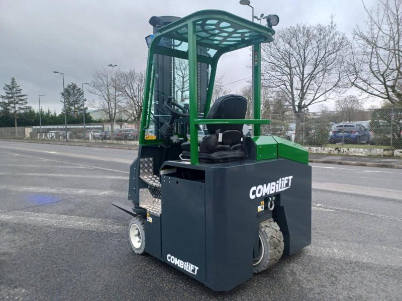 Combilift CBE3000 - 4방향 리치 트럭 : 사진 4 Combilift CBE3000 - 4방향 리치 트럭 : 사진 4
