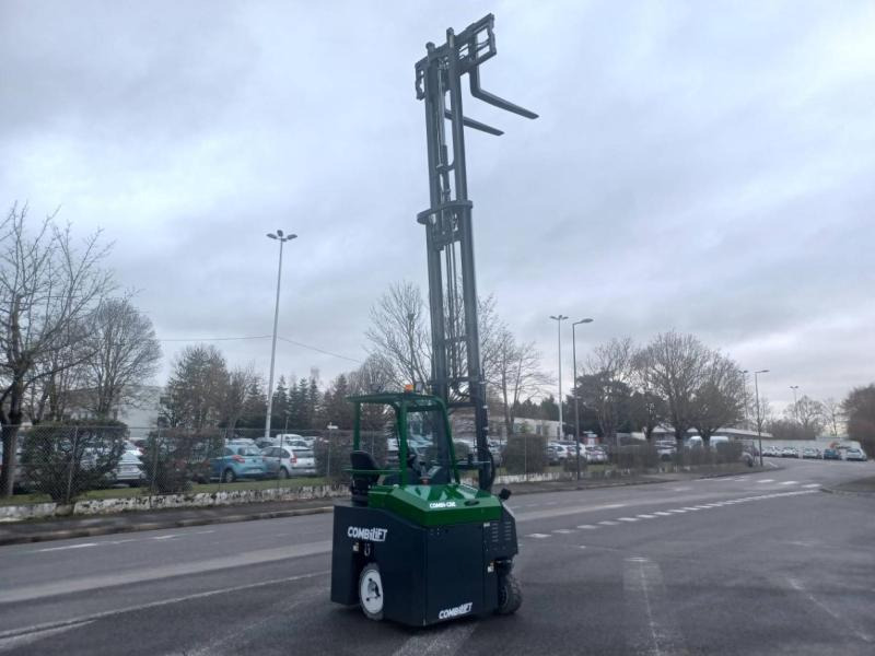 Combilift CBE3000 - 4방향 리치 트럭 : 사진 2 Combilift CBE3000 - 4방향 리치 트럭 : 사진 2