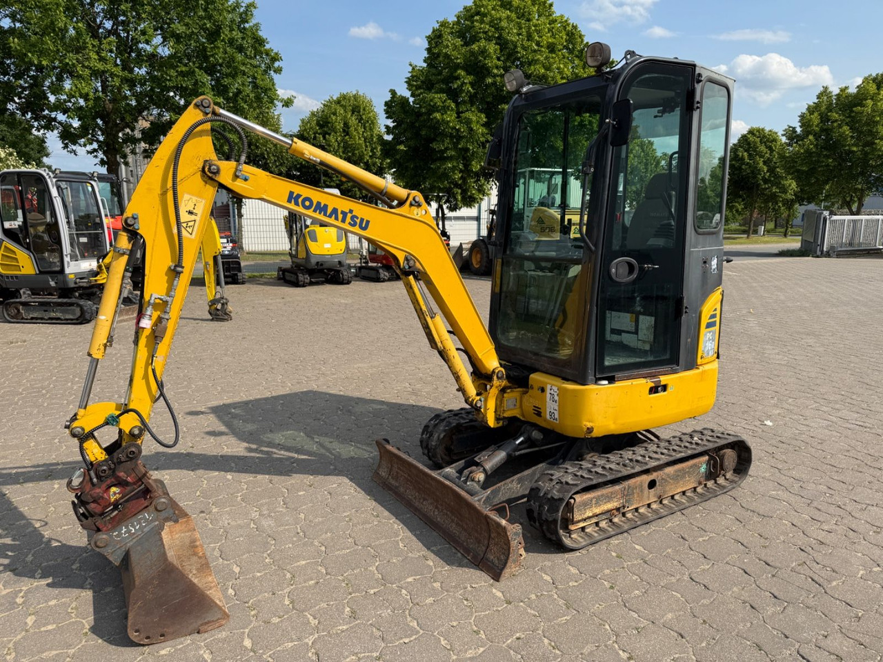 Komatsu PC 16R-3HS, Bj 17, 2210 BH, Tilt mit HS01, GL - 미니 굴삭기 : 사진 1 Komatsu PC 16R-3HS, Bj 17, 2210 BH, Tilt mit HS01, GL - 미니 굴삭기 : 사진 1