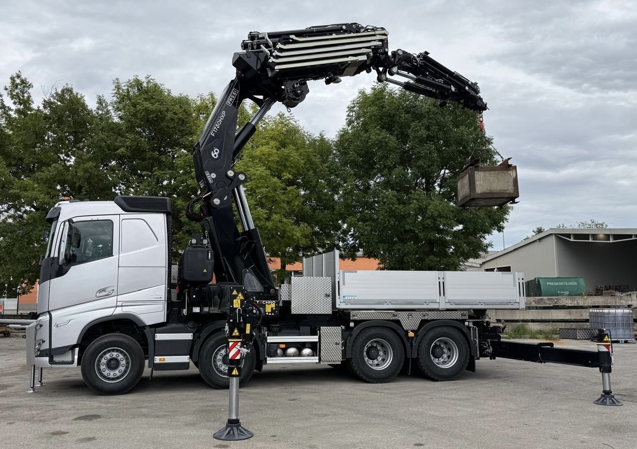 VOLVO Hiab Palfinger Fassi F1750-8 JIB-6 - 크레인 트럭 : 사진 1 VOLVO Hiab Palfinger Fassi F1750-8 JIB-6 - 크레인 트럭 : 사진 1