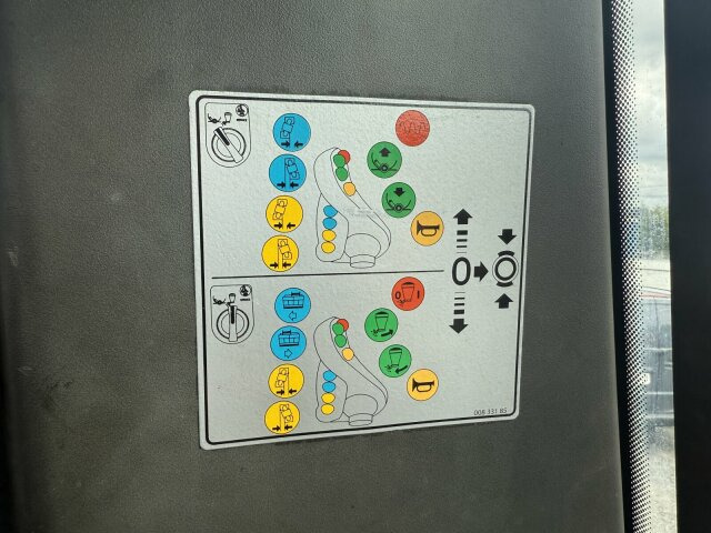 BOMAG BW 174 AP-4 AM Walze 12 Ton *Vibrator *Streuer - 롤러 : 사진 5 BOMAG BW 174 AP-4 AM Walze 12 Ton *Vibrator *Streuer - 롤러 : 사진 5