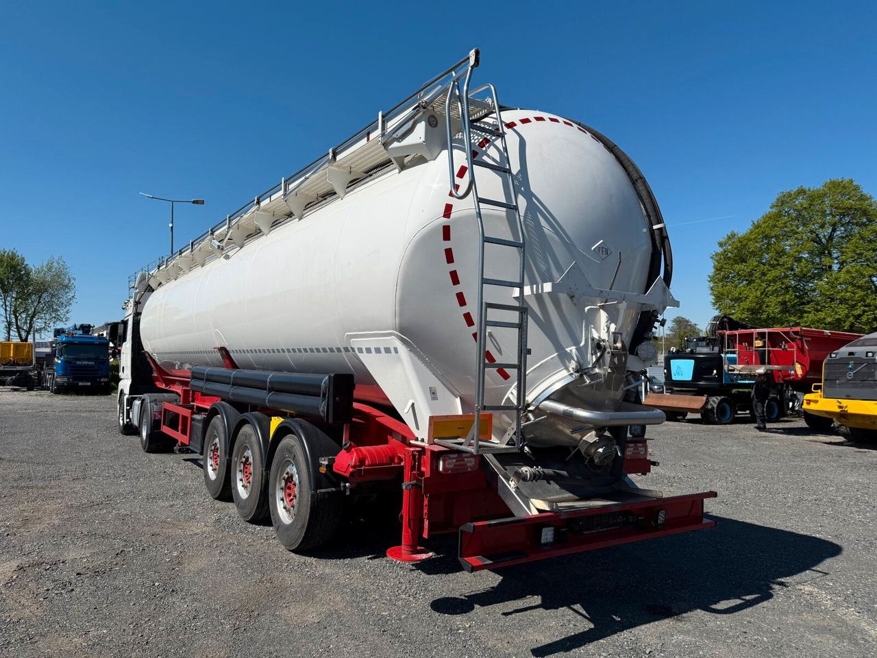 Feldbinder KIP 60.3 Silo 60.000 L 3 Achse ADR - 사일로 세미 트레일러 : 사진 5 Feldbinder KIP 60.3 Silo 60.000 L 3 Achse ADR - 사일로 세미 트레일러 : 사진 5