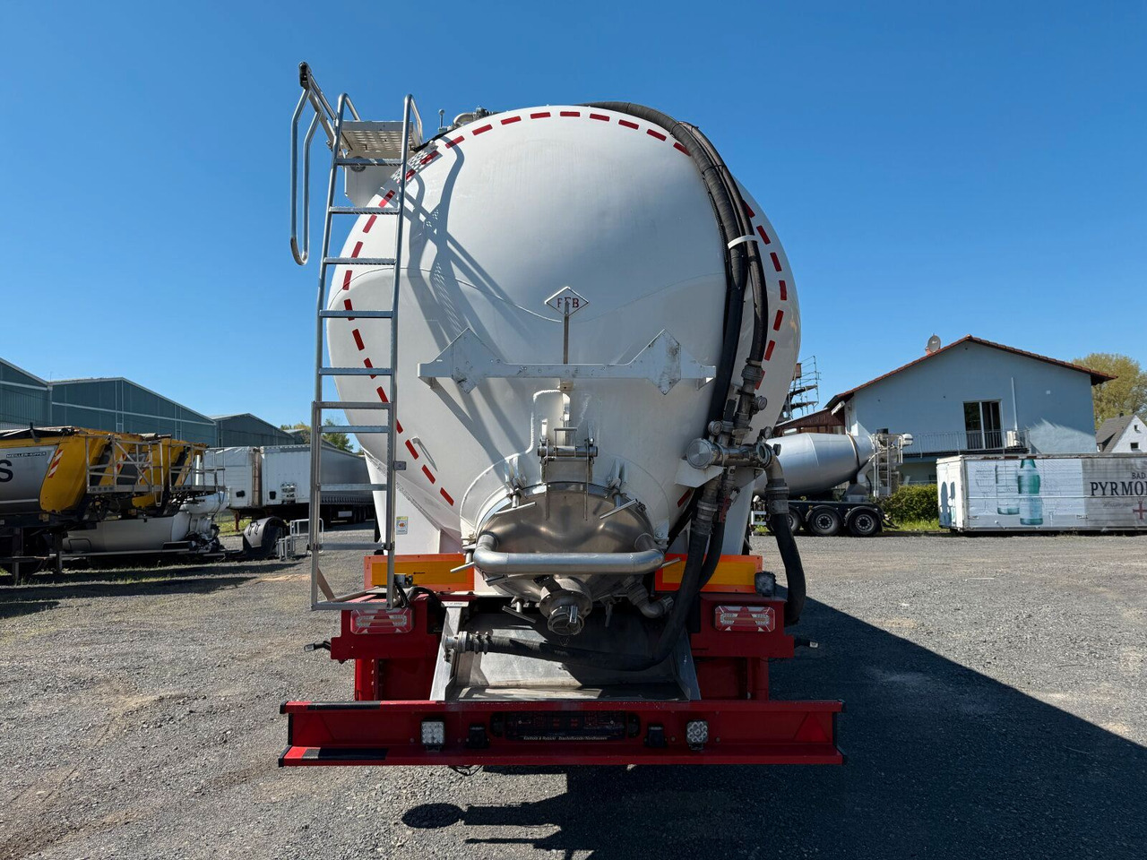 Feldbinder KIP 60.3 Silo 60.000 L 3 Achse ADR - 사일로 세미 트레일러 : 사진 4 Feldbinder KIP 60.3 Silo 60.000 L 3 Achse ADR - 사일로 세미 트레일러 : 사진 4