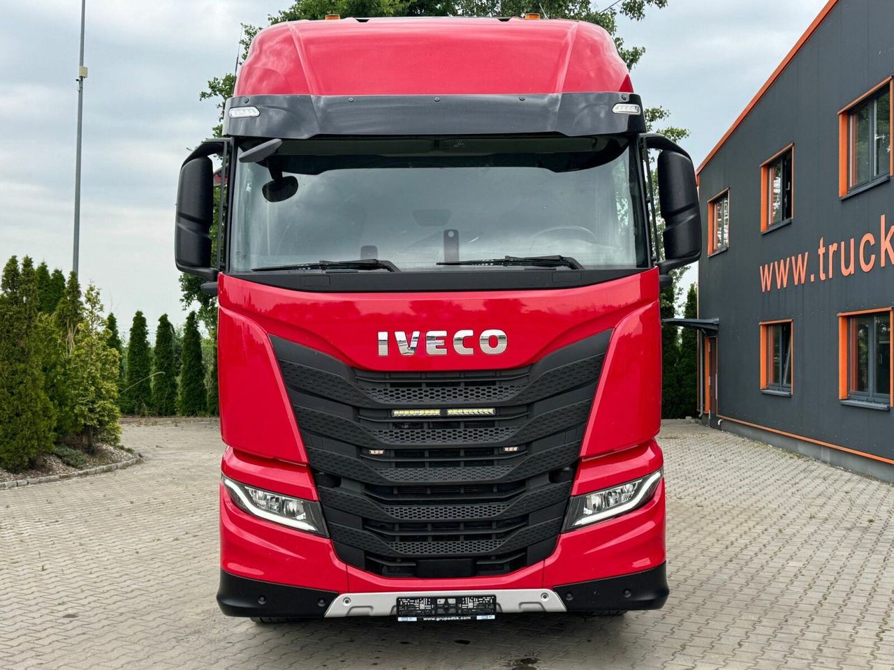 Iveco S-WAY 570 6x2 EURO6 BOOGIE Kipphydraulik - 트랙터 유닛 : 사진 3 Iveco S-WAY 570 6x2 EURO6 BOOGIE Kipphydraulik - 트랙터 유닛 : 사진 3