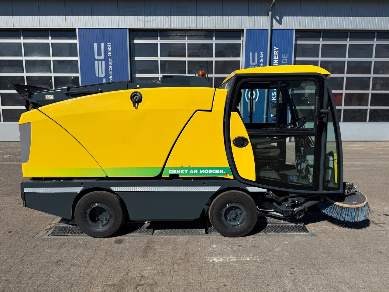 Johnston C202 Kleinkehrmaschine 2 M³ - 6.000 h - 거리 청소 차량 : 사진 2 Johnston C202 Kleinkehrmaschine 2 M³ - 6.000 h - 거리 청소 차량 : 사진 2