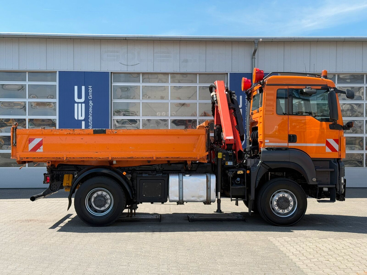 MAN TGA 18.360 4x4 Kipper Kran PALFINGER Winterd. - 덤프트럭, 크레인 트럭 : 사진 2 MAN TGA 18.360 4x4 Kipper Kran PALFINGER Winterd. - 덤프트럭, 크레인 트럭 : 사진 2