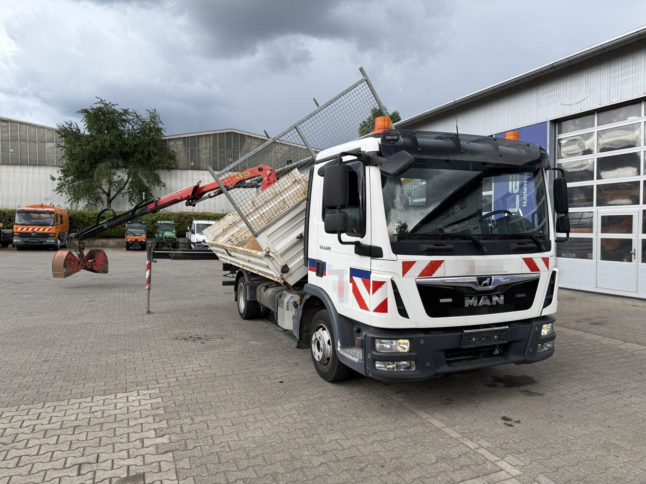 MAN TGL 8.220 4x2 Kipper Kran Palfinger 7.001-K A - 덤프 밴 : 사진 2 MAN TGL 8.220 4x2 Kipper Kran Palfinger 7.001-K A - 덤프 밴 : 사진 2