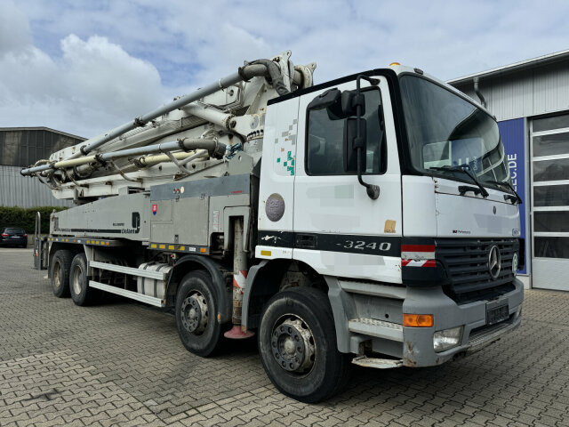 Mercedes-Benz ACTROS 3240 8x4 Betonpumpe PUTZMEISTER BSF 42 M - 콘크리트 펌프 트럭 : 사진 1 Mercedes-Benz ACTROS 3240 8x4 Betonpumpe PUTZMEISTER BSF 42 M - 콘크리트 펌프 트럭 : 사진 1