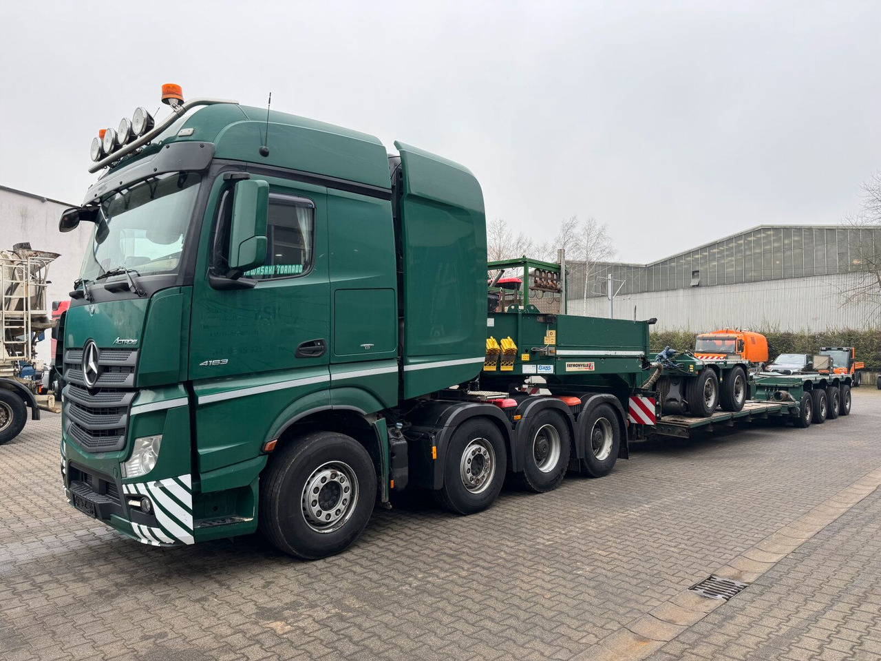 Mercedes-Benz ACTROS 4163 8x4 Schwerlast +Tieflader 4+2 *83 T - 트랙터 유닛 : 사진 2 Mercedes-Benz ACTROS 4163 8x4 Schwerlast +Tieflader 4+2 *83 T - 트랙터 유닛 : 사진 2