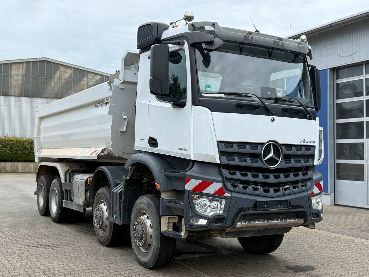 Mercedes-Benz AROCS 4145 8x8 Meiller Muldenkipper - 스킵 로더 트럭 : 사진 1 Mercedes-Benz AROCS 4145 8x8 Meiller Muldenkipper - 스킵 로더 트럭 : 사진 1