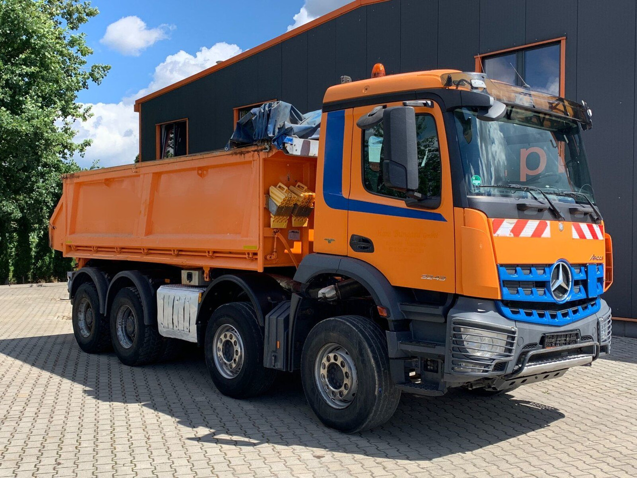 Mercedes-Benz Arocs 3243 8x4 Dreiseitenkipper mit Bordmatik - 덤프트럭 : 사진 1 Mercedes-Benz Arocs 3243 8x4 Dreiseitenkipper mit Bordmatik - 덤프트럭 : 사진 1