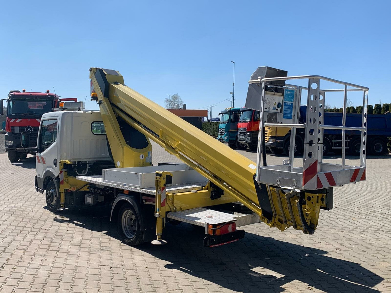 Nissan Cabstar 4x2 Ruthmann Steiger TB 270 - 트럭 탑재 고가작업 플랫폼 : 사진 4 Nissan Cabstar 4x2 Ruthmann Steiger TB 270 - 트럭 탑재 고가작업 플랫폼 : 사진 4