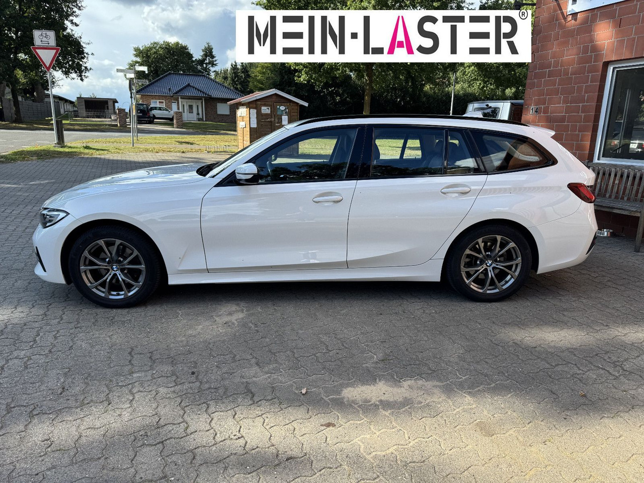 BMW 320 d xDrive touring Sport Line shadow AHK - 스테이션 왜건 : 사진 4 BMW 320 d xDrive touring Sport Line shadow AHK - 스테이션 왜건 : 사진 4