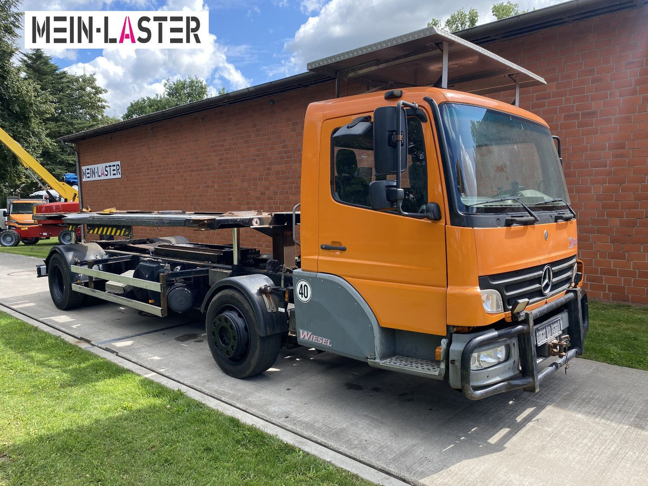 Mercedes-Benz Kamag Wiesel Umsetzter Sattelplatte - 컨테이너 운반 장치/ 스와프 보디 트럭 : 사진 1 Mercedes-Benz Kamag Wiesel Umsetzter Sattelplatte - 컨테이너 운반 장치/ 스와프 보디 트럭 : 사진 1