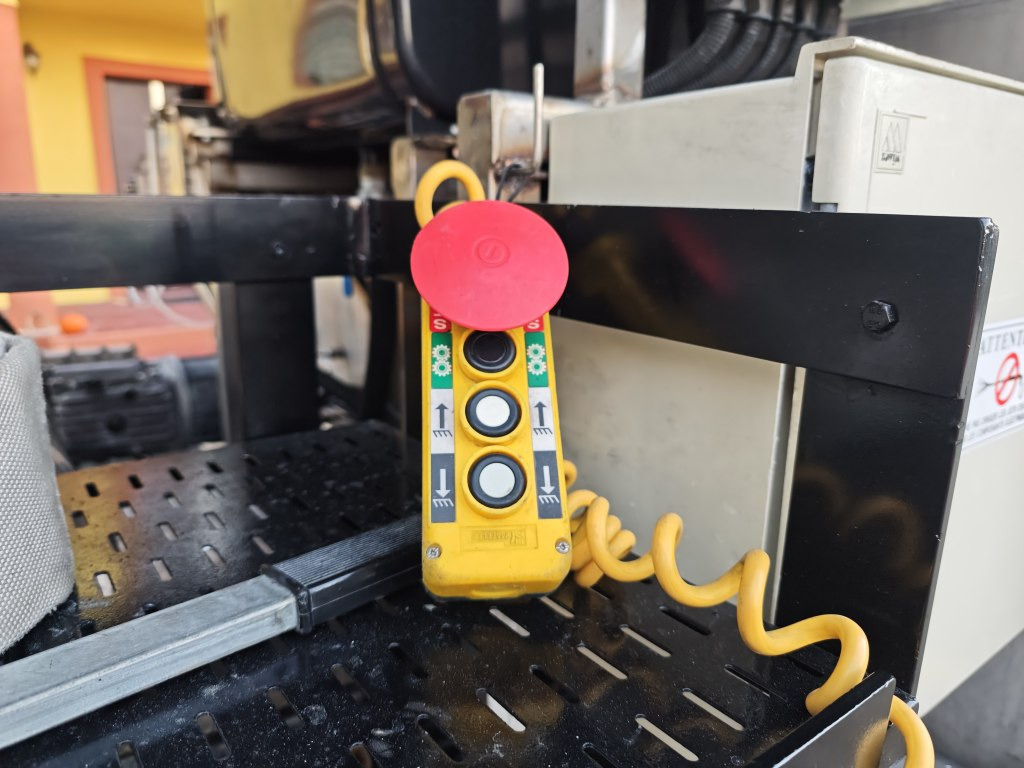 쓰레기차 IVECO Eurocargo + IRIDE BIN WASHER CLEANER RHodέla Containerreiniger : 사진 19 쓰레기차 IVECO Eurocargo + IRIDE BIN WASHER CLEANER RHodέla Containerreiniger : 사진 19