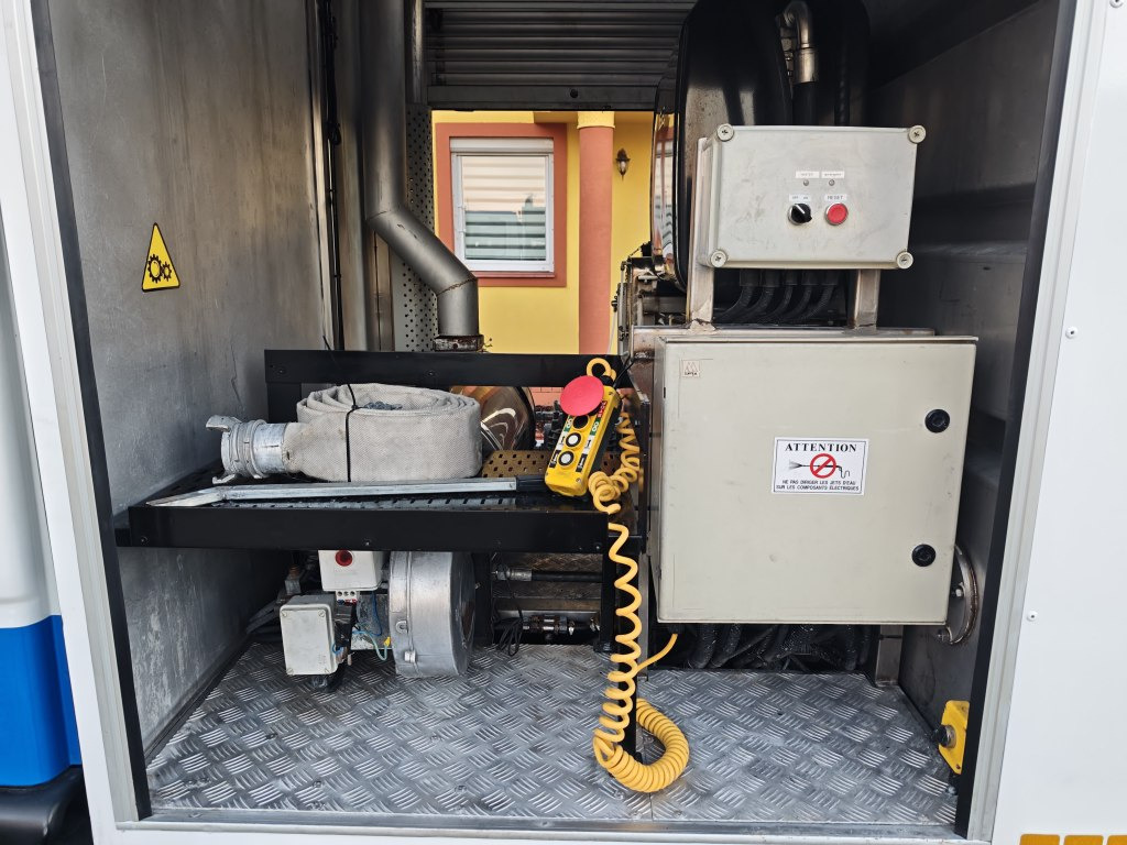 쓰레기차 IVECO Eurocargo + IRIDE BIN WASHER CLEANER RHodέla Containerreiniger : 사진 17 쓰레기차 IVECO Eurocargo + IRIDE BIN WASHER CLEANER RHodέla Containerreiniger : 사진 17