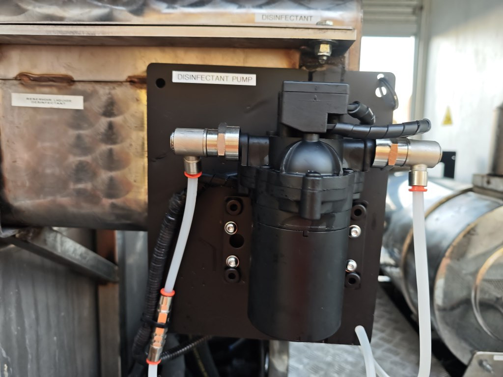 쓰레기차 IVECO Eurocargo + IRIDE BIN WASHER CLEANER RHodέla Containerreiniger : 사진 48 쓰레기차 IVECO Eurocargo + IRIDE BIN WASHER CLEANER RHodέla Containerreiniger : 사진 48