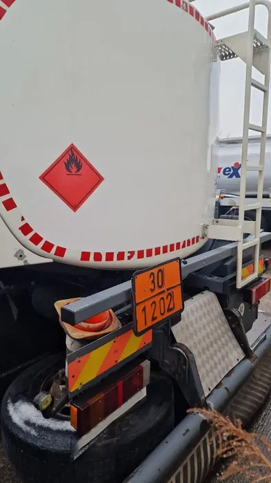DAF CF75.310 - 유조트럭 : 사진 4 DAF CF75.310 - 유조트럭 : 사진 4