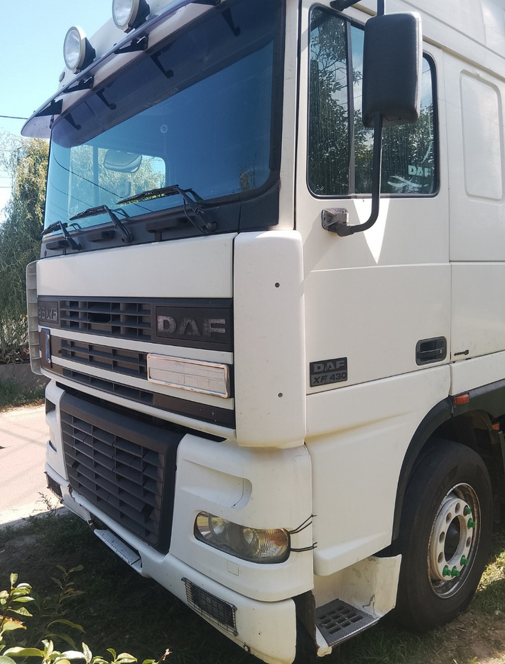 DAF XF95.430 - 커튼사이더 트럭 : 사진 3 DAF XF95.430 - 커튼사이더 트럭 : 사진 3