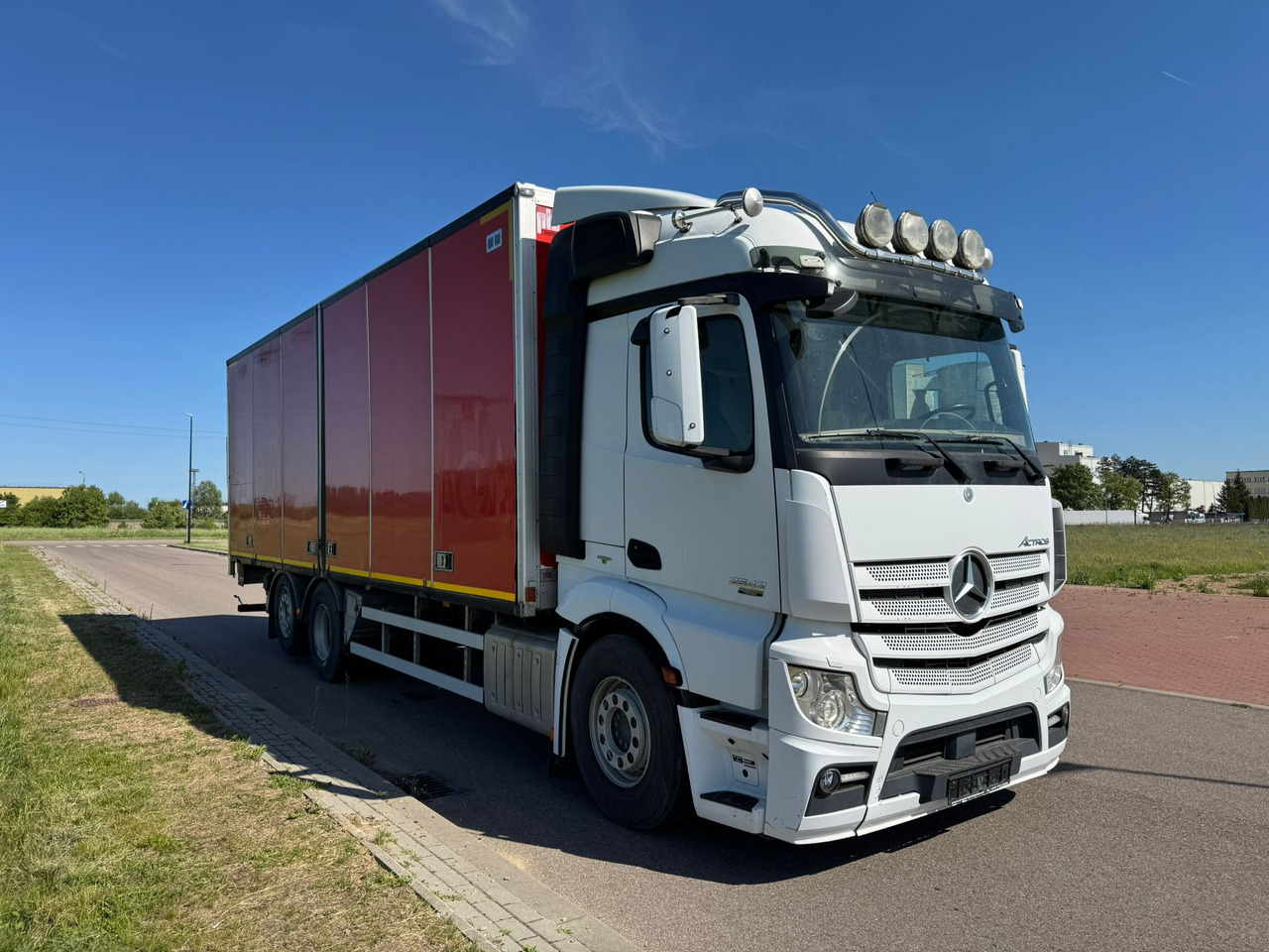MERCEDES-BENZ ACTROS 2542 - 박스 트럭 : 사진 1 MERCEDES-BENZ ACTROS 2542 - 박스 트럭 : 사진 1