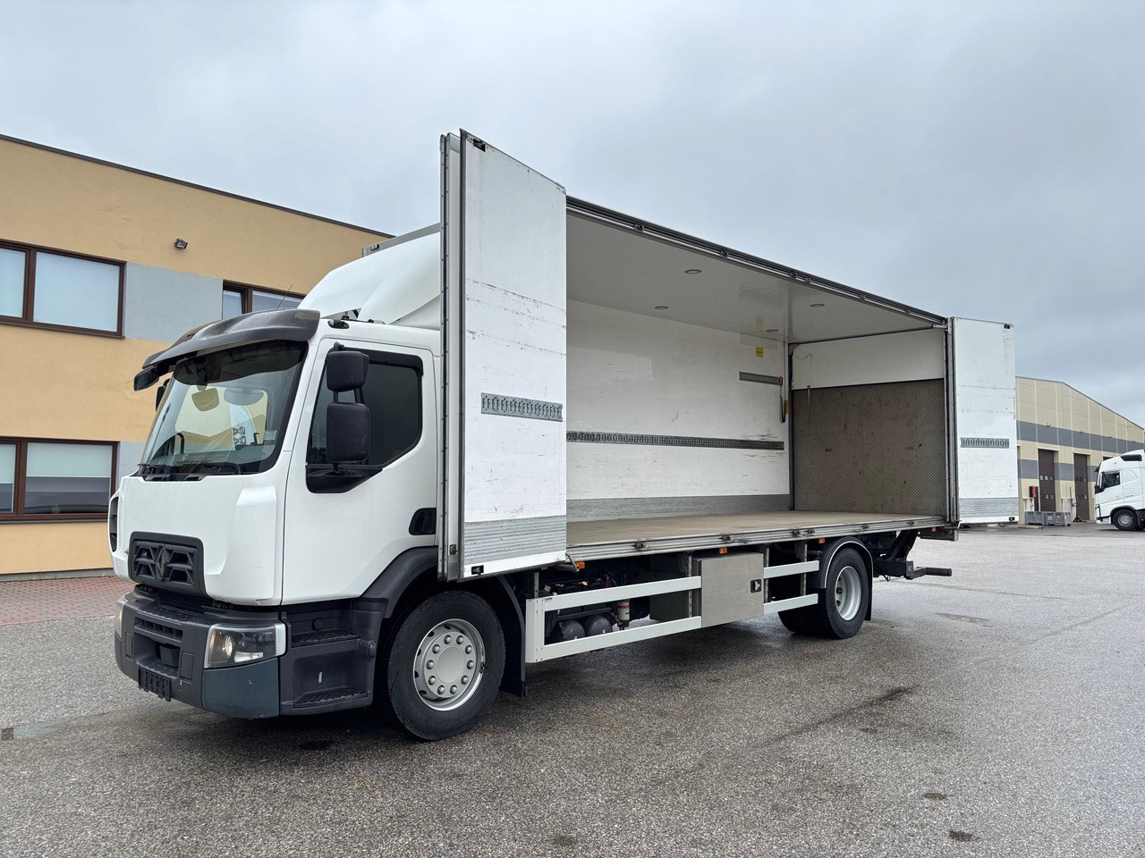 RENAULT D WIDE 320 - 박스 트럭 : 사진 4 RENAULT D WIDE 320 - 박스 트럭 : 사진 4