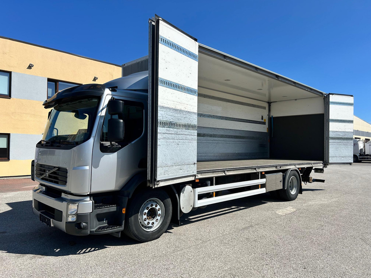 VOLVO FE260 - 박스 트럭 : 사진 3 VOLVO FE260 - 박스 트럭 : 사진 3