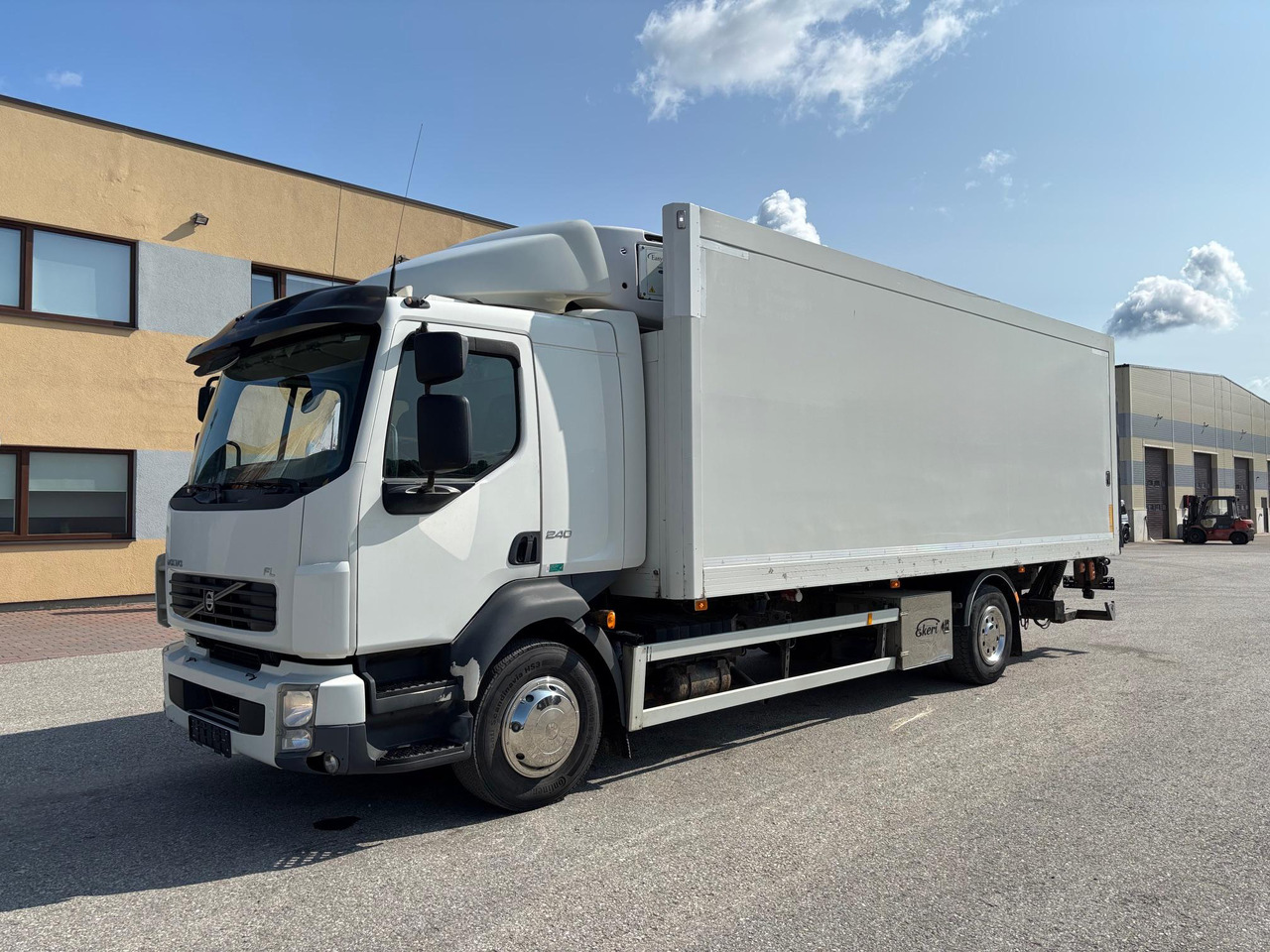 VOLVO FL240 - 냉동탑차 : 사진 3 VOLVO FL240 - 냉동탑차 : 사진 3