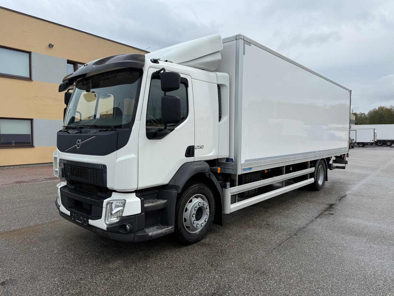 VOLVO FL250 - 박스 트럭 : 사진 2 VOLVO FL250 - 박스 트럭 : 사진 2