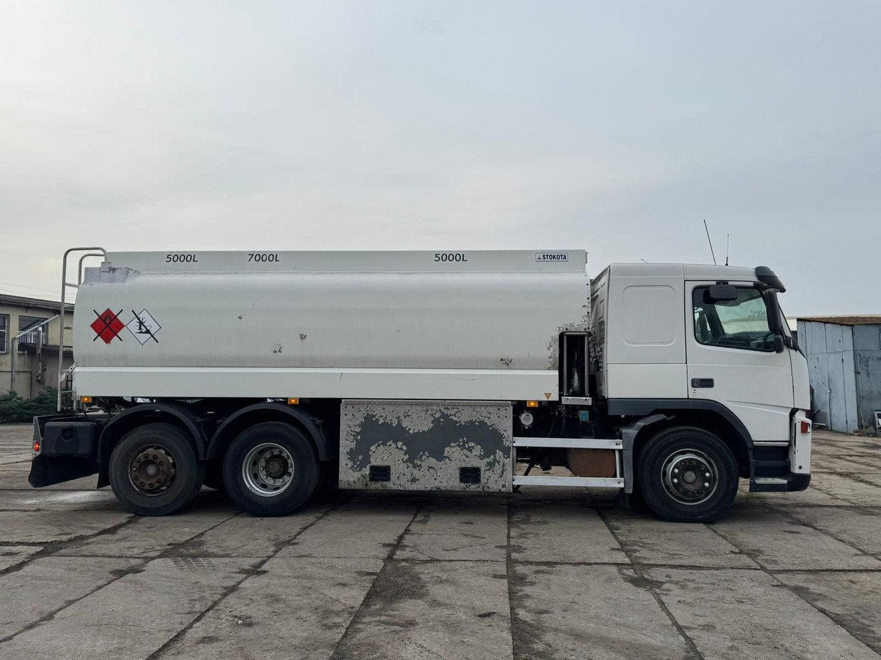 VOLVO FM12.380 - 유조트럭 : 사진 3 VOLVO FM12.380 - 유조트럭 : 사진 3