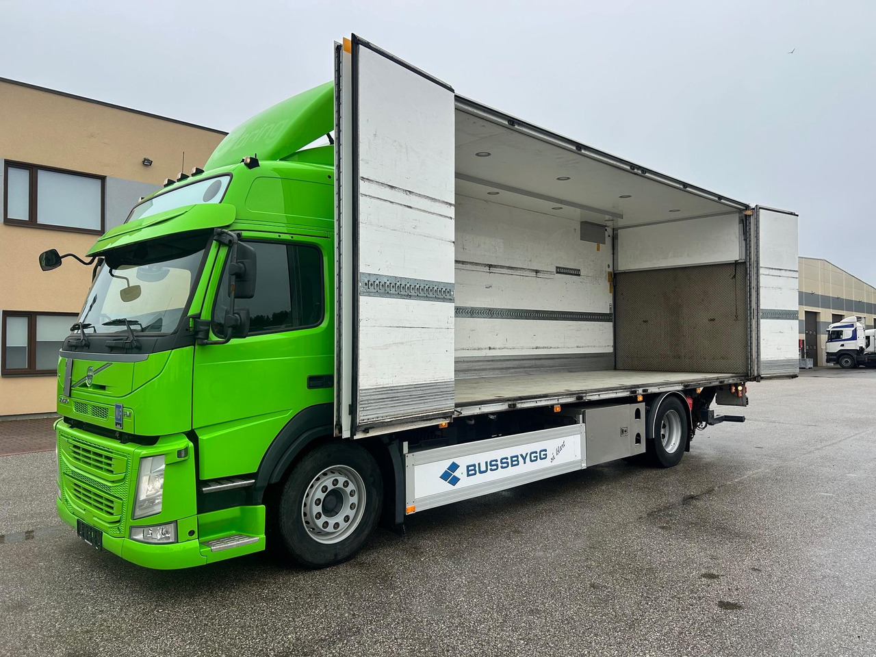 VOLVO FM330 - 박스 트럭 : 사진 3 VOLVO FM330 - 박스 트럭 : 사진 3