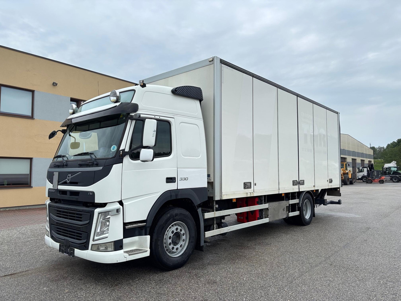 VOLVO FM330 - 박스 트럭 : 사진 3 VOLVO FM330 - 박스 트럭 : 사진 3