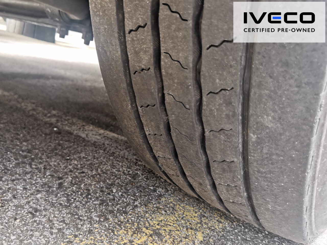 IVECO Pritsche-Schiebeplane-LBW - 커튼사이더 트럭 : 사진 2 IVECO Pritsche-Schiebeplane-LBW - 커튼사이더 트럭 : 사진 2