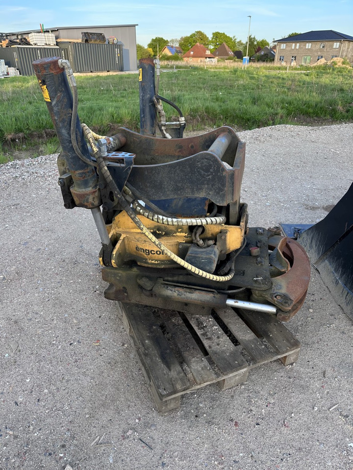 ENGCON EC 30 - S80 GR30 -S80 - SVAB Engcon Rototilt - Tiltrotator - 틸트로테이터 : 사진 1 ENGCON EC 30 - S80 GR30 -S80 - SVAB Engcon Rototilt - Tiltrotator - 틸트로테이터 : 사진 1