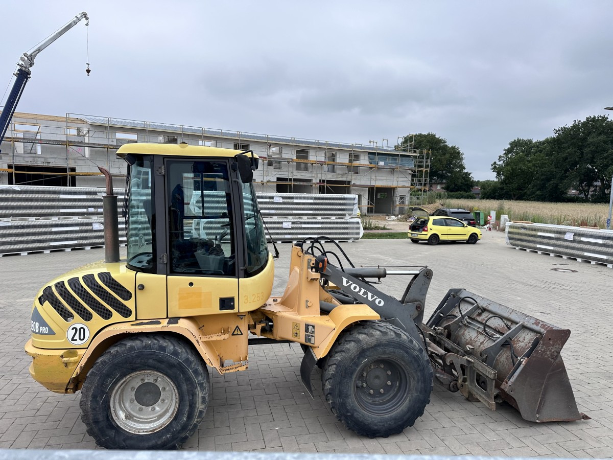 VOLVO L 30 B PRO 3er Kreis Klappschaufel+Palettengabel - 휠 로더 : 사진 2 VOLVO L 30 B PRO 3er Kreis Klappschaufel+Palettengabel - 휠 로더 : 사진 2
