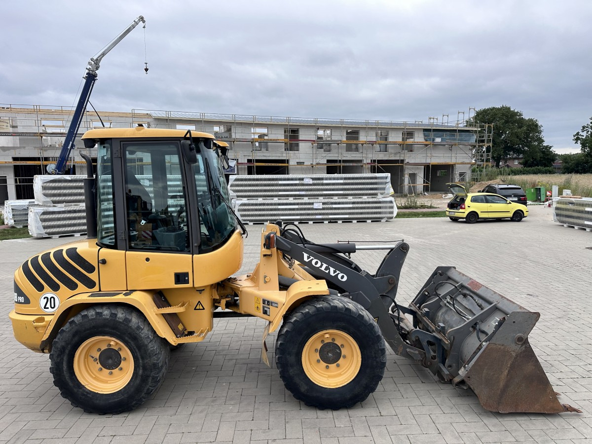 VOLVO L 30 B PRO 3er Kreis Klappschaufel+Palettengabel - 휠 로더 : 사진 2 VOLVO L 30 B PRO 3er Kreis Klappschaufel+Palettengabel - 휠 로더 : 사진 2