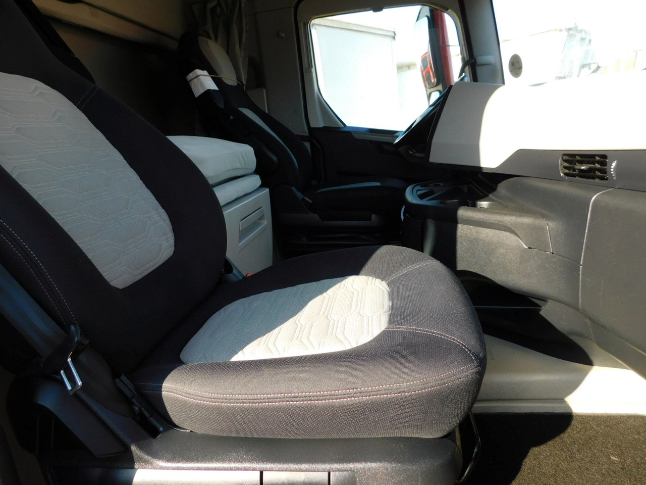 Ford F max ll 4x2 scab e6 12tx2620 - 트랙터 유닛 : 사진 5 Ford F max ll 4x2 scab e6 12tx2620 - 트랙터 유닛 : 사진 5