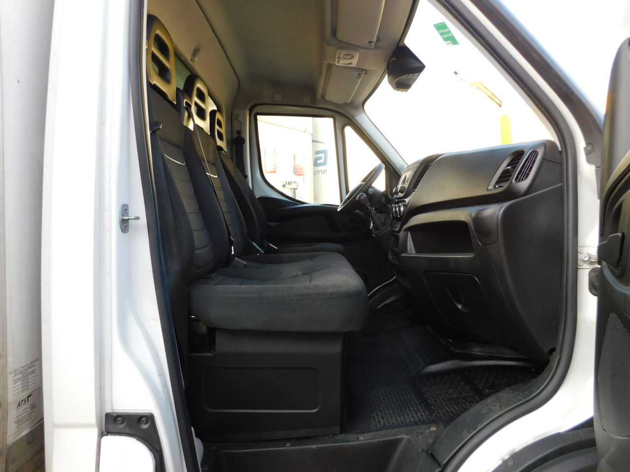 Iveco 35c16h30 - 박스 밴 : 사진 5 Iveco 35c16h30 - 박스 밴 : 사진 5
