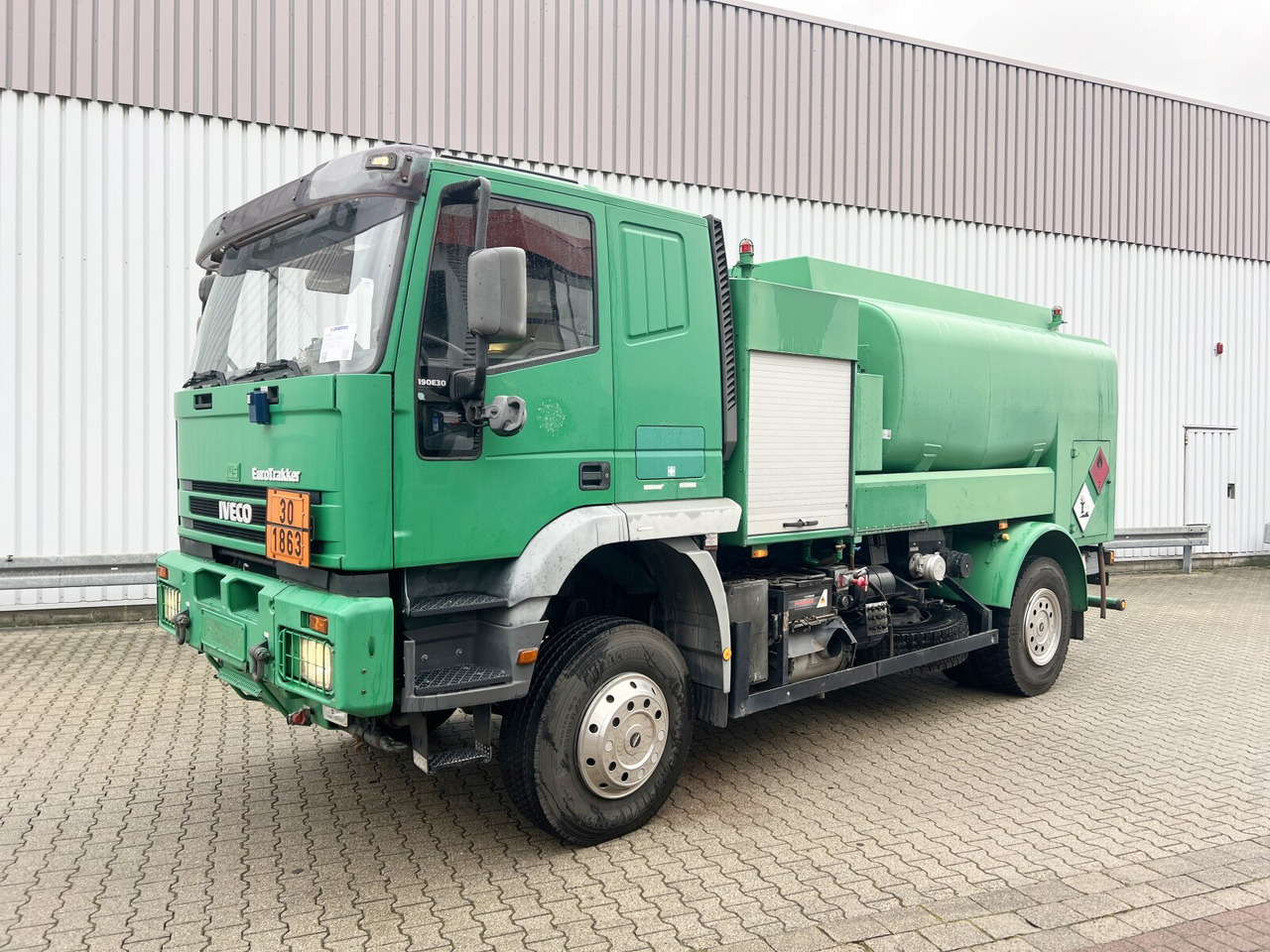 190EH30 4x4 190EH30 4x4 - 유조트럭 : 사진 1 190EH30 4x4 190EH30 4x4 - 유조트럭 : 사진 1
