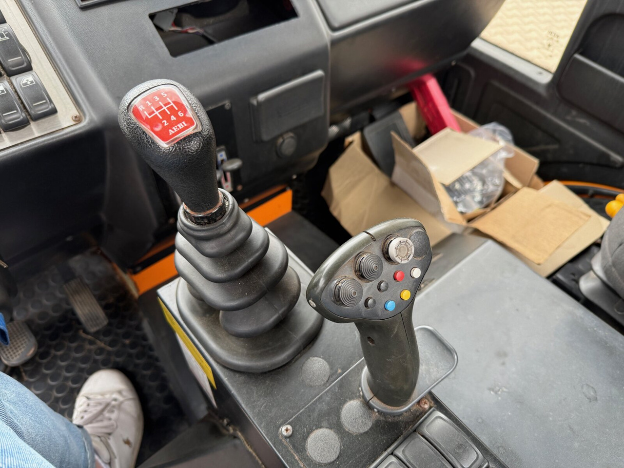 AEBI Schmidt MT750 4x4 AEBI Schmidt MT750 4x4, City-Abroller, Winterdienstausstattung, 2x AHK - 후크 리프트 트럭 : 사진 5 AEBI Schmidt MT750 4x4 AEBI Schmidt MT750 4x4, City-Abroller, Winterdienstausstattung, 2x AHK - 후크 리프트 트럭 : 사진 5