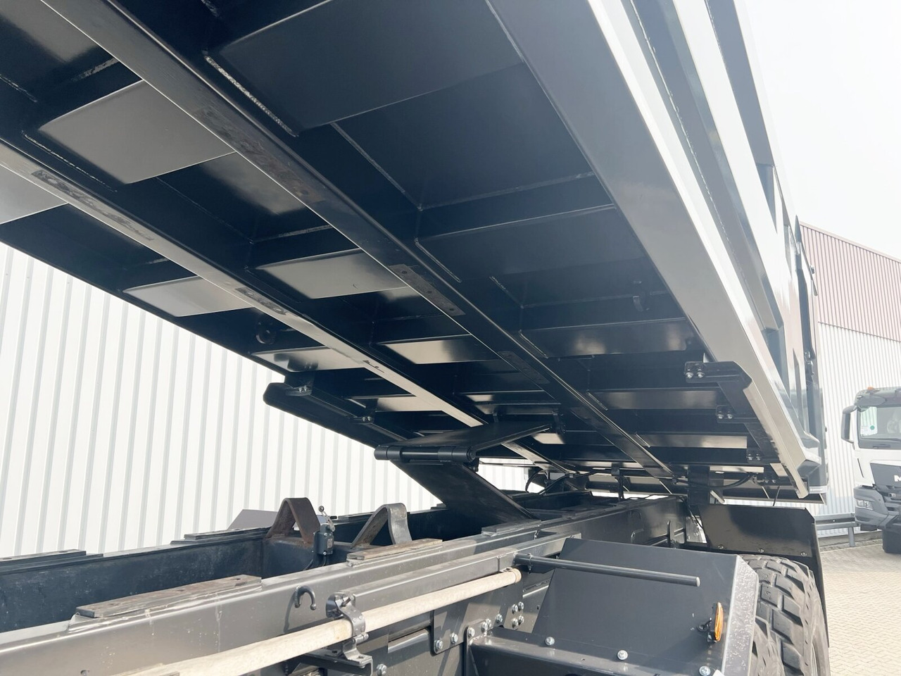 덤프 ASTRA HD9 86.56 8x6, 24m³ Mulde, Intarder ASTRA HD9 86.56 8x6,  24m³ Mulde,  Intarder : 사진 11 덤프 ASTRA HD9 86.56 8x6, 24m³ Mulde, Intarder ASTRA HD9 86.56 8x6,  24m³ Mulde,  Intarder : 사진 11